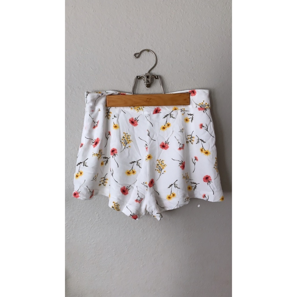 High waisted zip up shorts